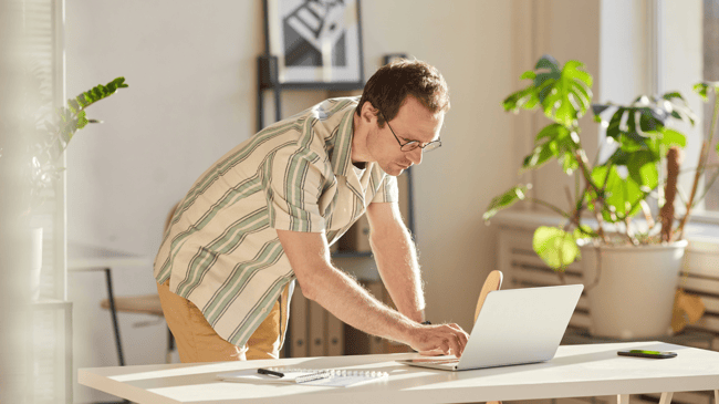 man on computer looking at school review sites