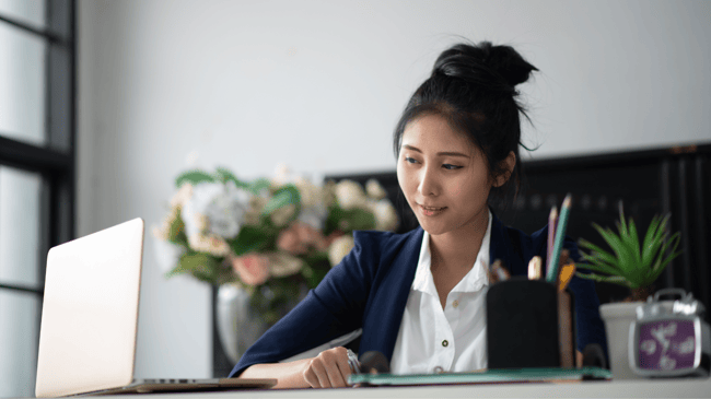 asian-business-women-in-suits-working-in-offices-b-2021-08-31-23-49-11-utc